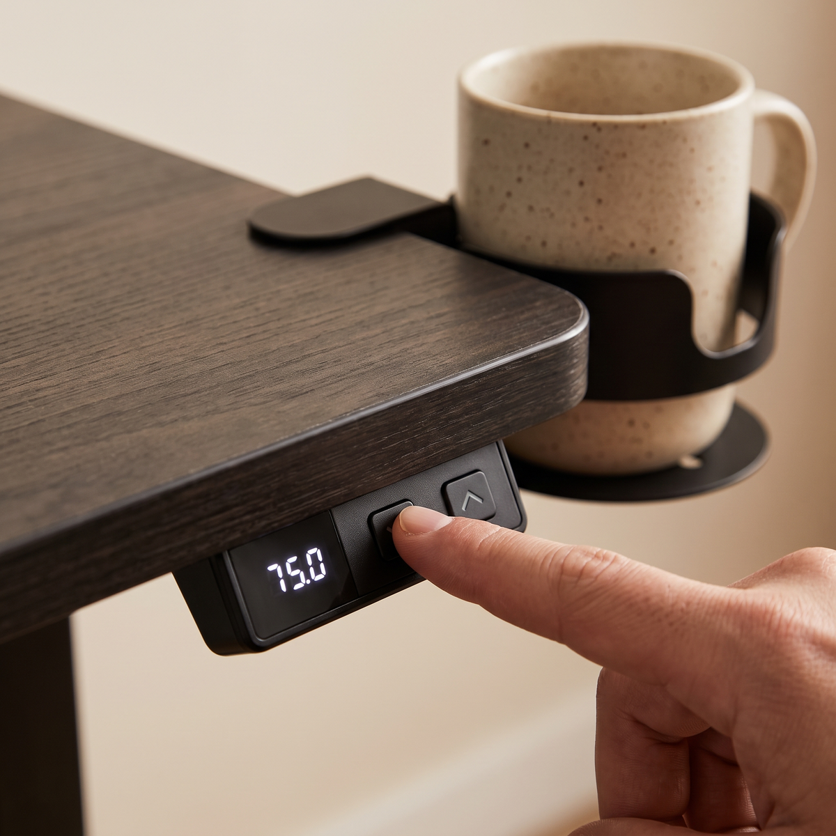 La commande électrique et le porte-gobelet